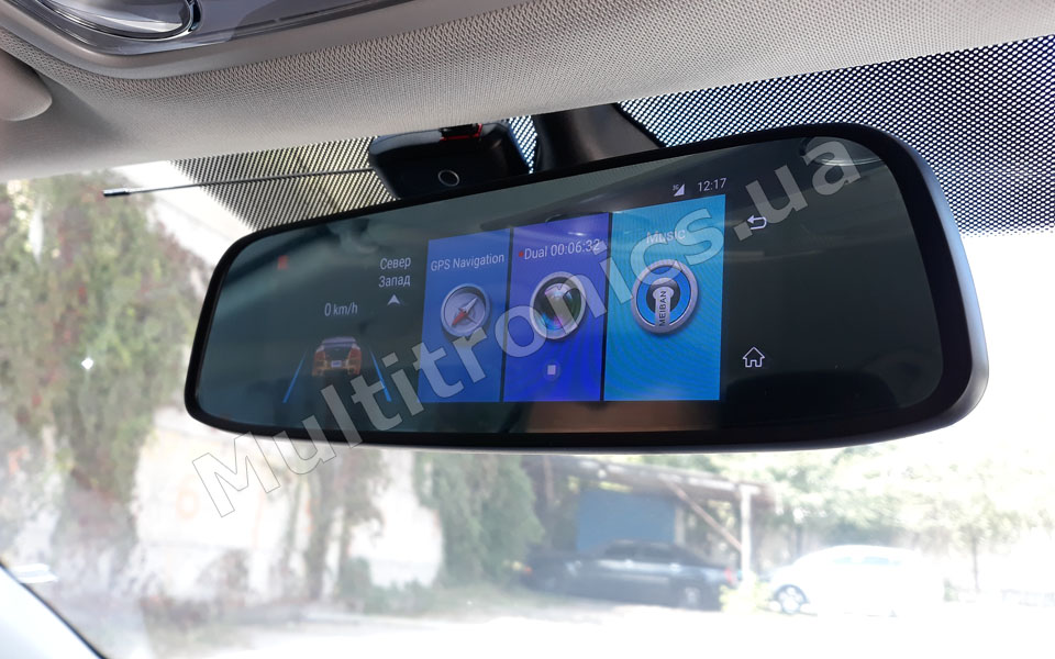 Фото штатного зеркала Phisung E09 в автомобиле